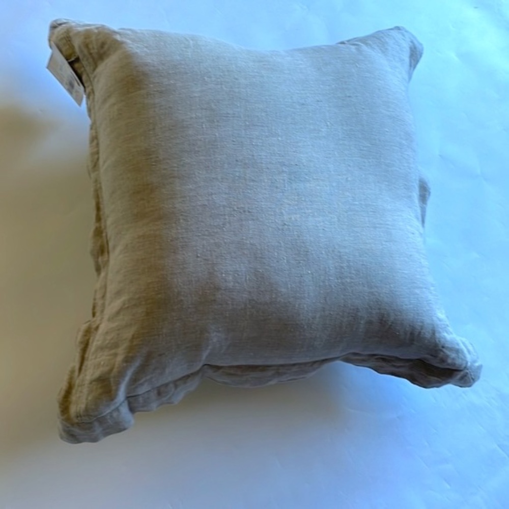 ***NEW DECORATIVE PILLOW - Picture 2 of 4